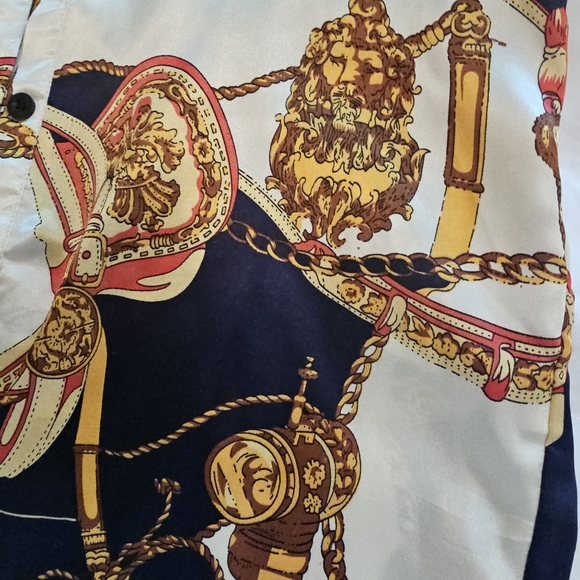 Chic Chain Print Blouse - Picture 3 of 3